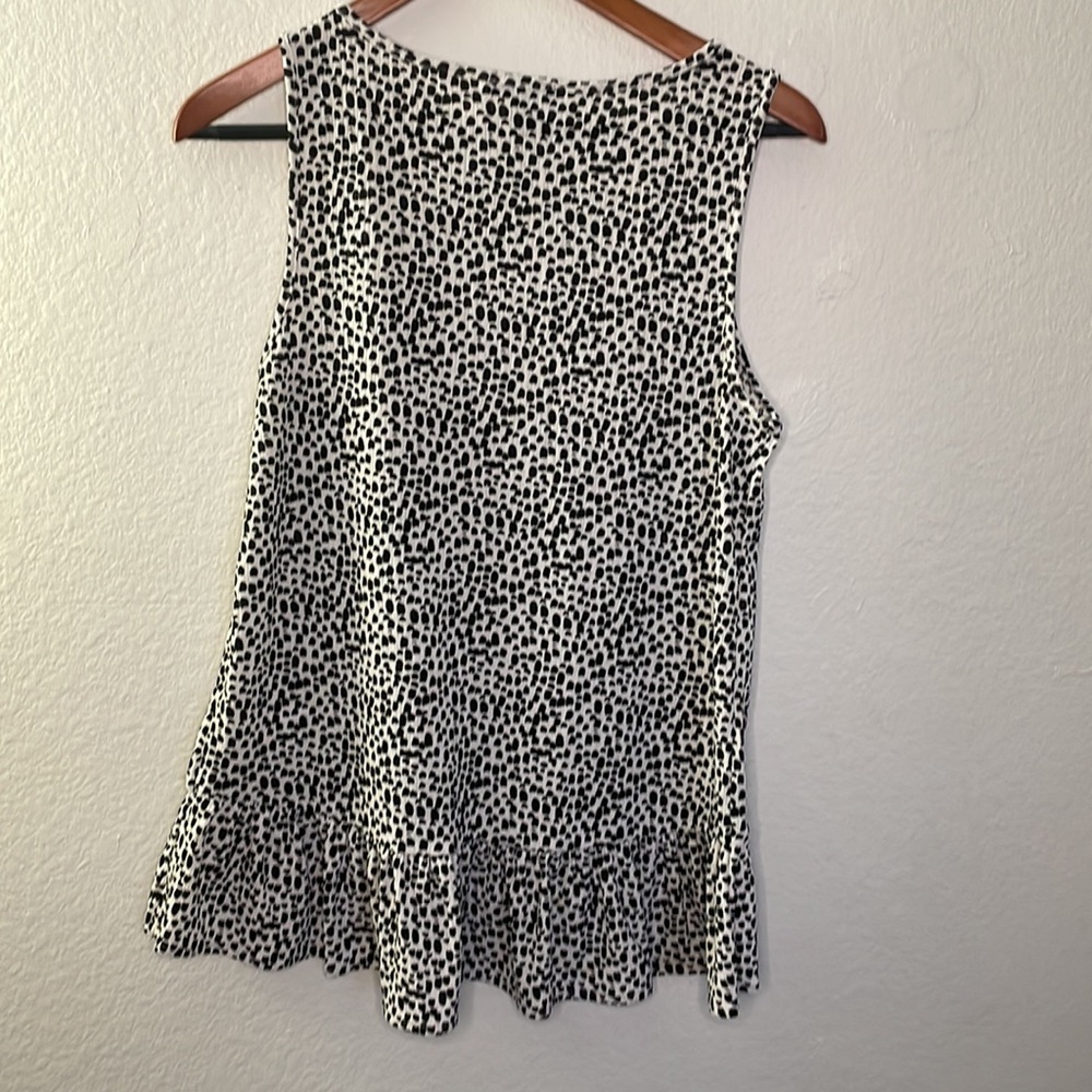 Black & White Express Sleeveless Blouse - Picture 2 of 5